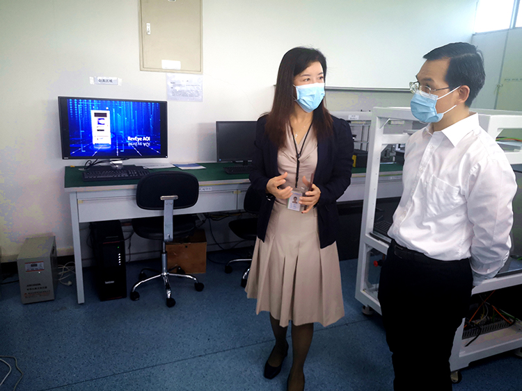 副市长一行调研公司技术.jpg 副市长一行调研公司技术.jpg